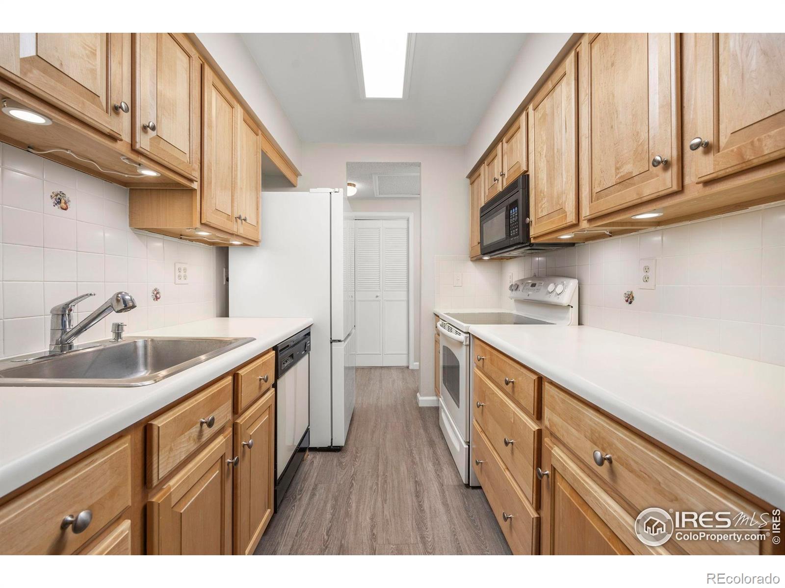 MLS Image #11 for 8423  everett way,arvada, Colorado
