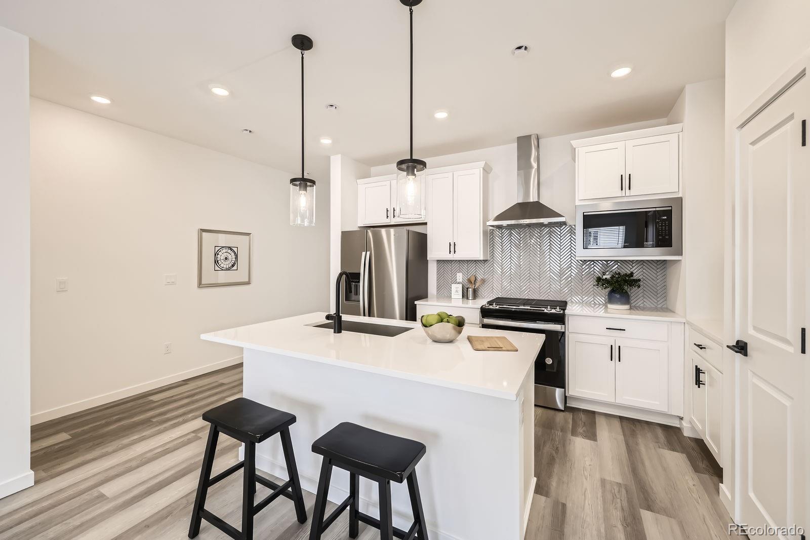 MLS Image #6 for 348 n geneva street,aurora, Colorado