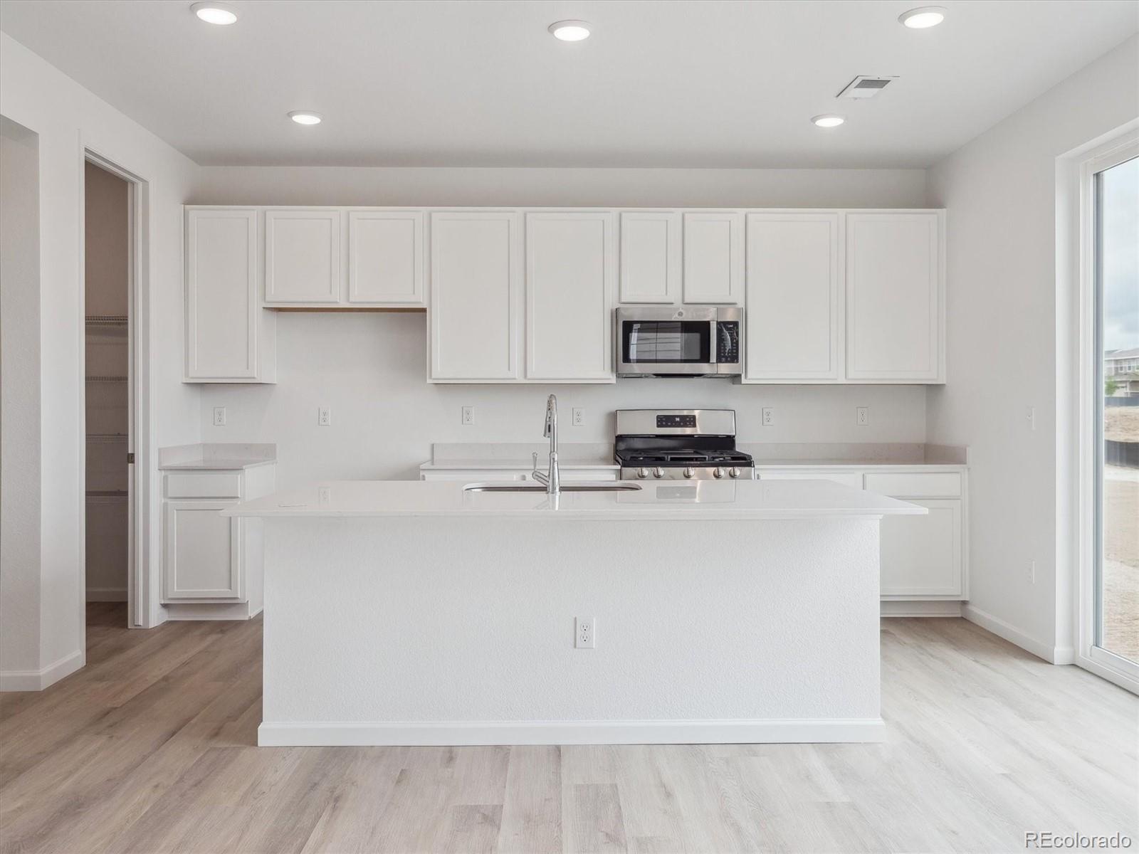MLS Image #7 for 24777 e 40th avenue,aurora, Colorado