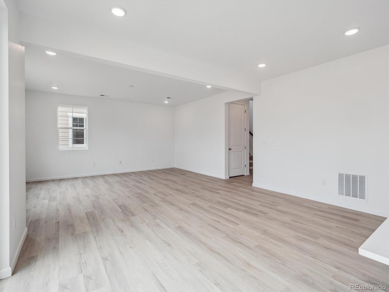 MLS Image #9 for 24777 e 40th avenue,aurora, Colorado