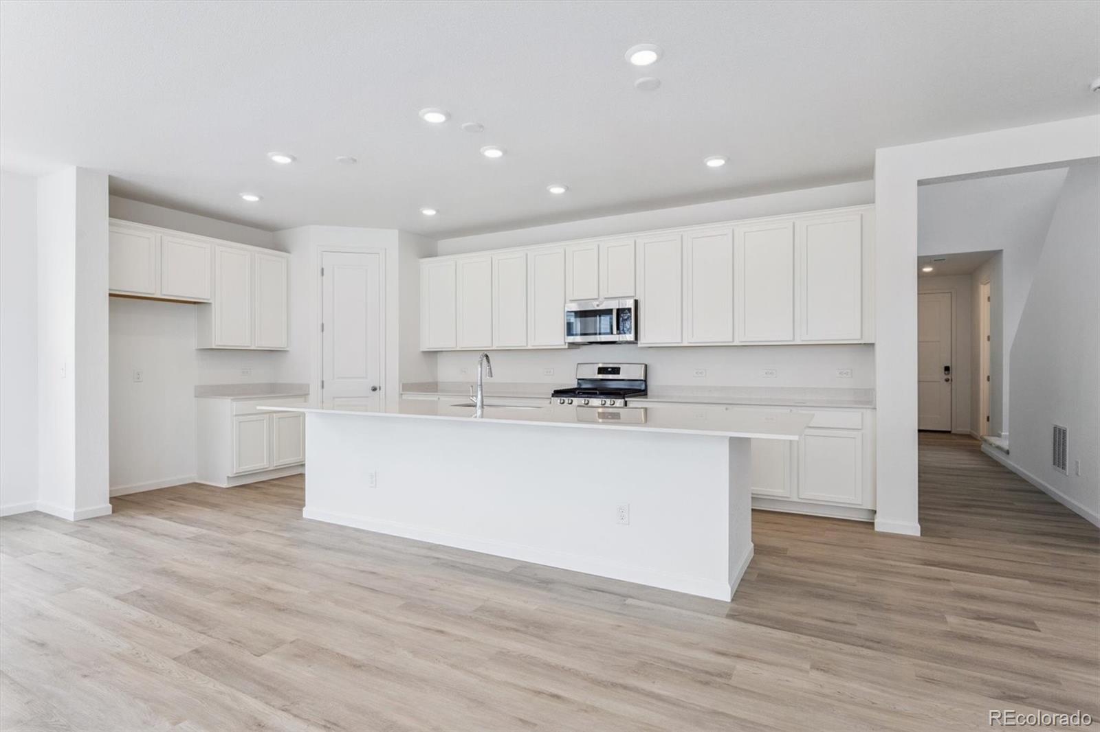 MLS Image #6 for 45915  wood thrush avenue,bennett, Colorado