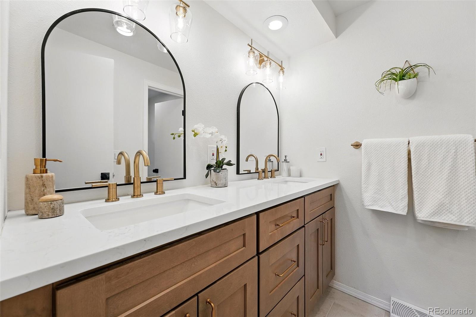 MLS Image #22 for 5616 s kenton court,englewood, Colorado