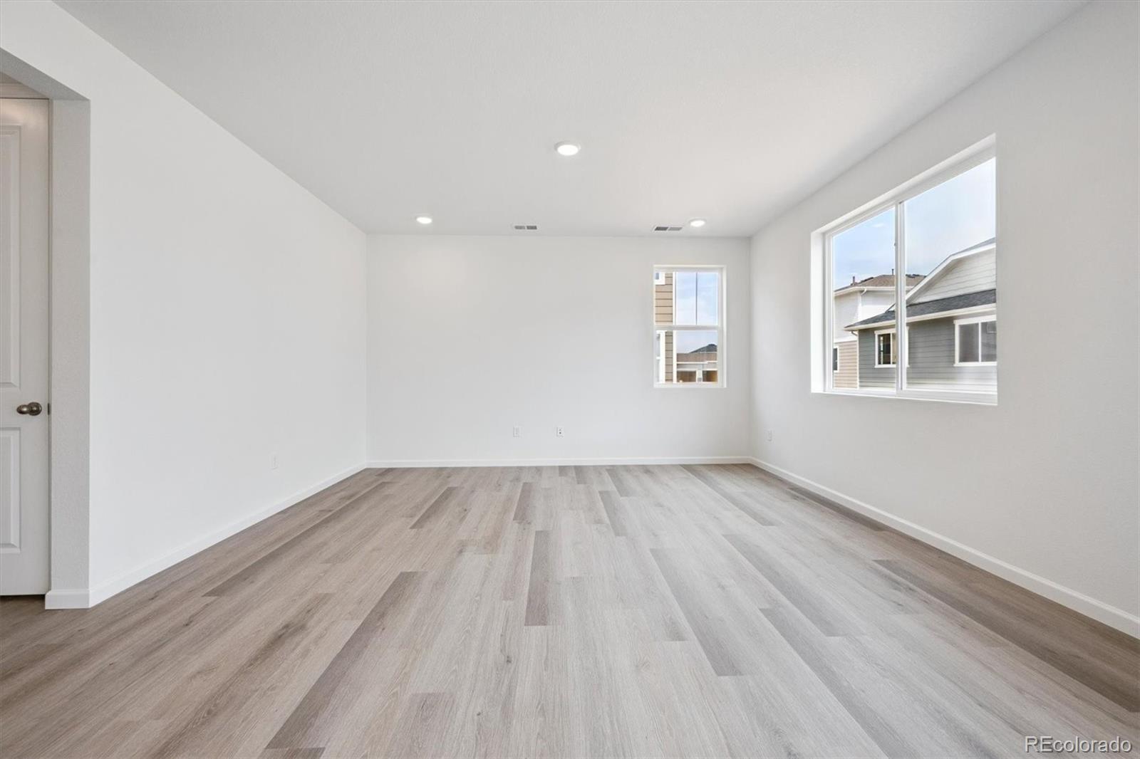 MLS Image #5 for 45921  wood thrush avenue,bennett, Colorado