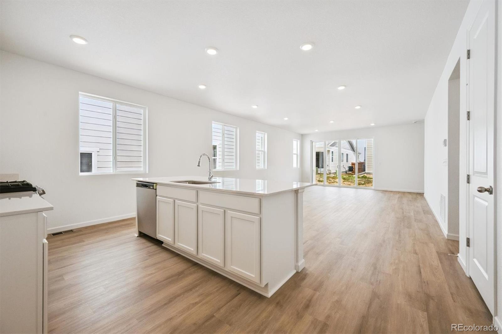 MLS Image #6 for 45933  wood thrush avenue,bennett, Colorado