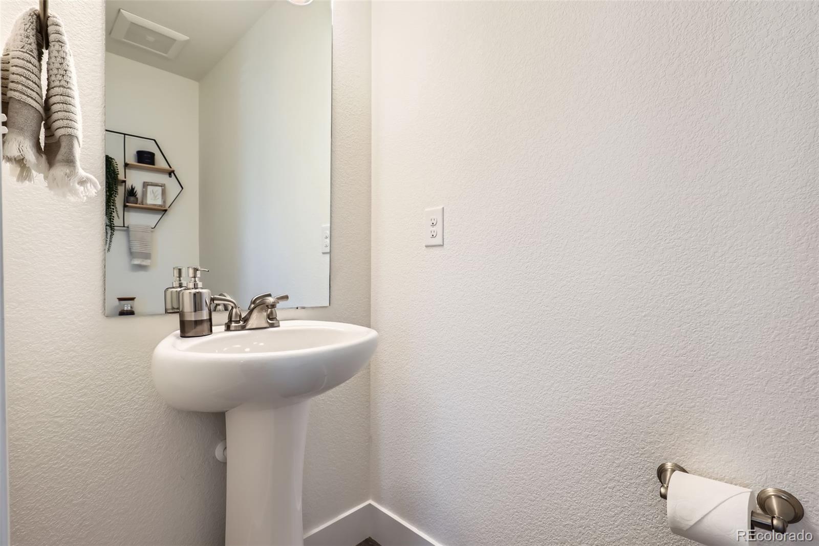 MLS Image #6 for 19118 e 54th place,denver, Colorado