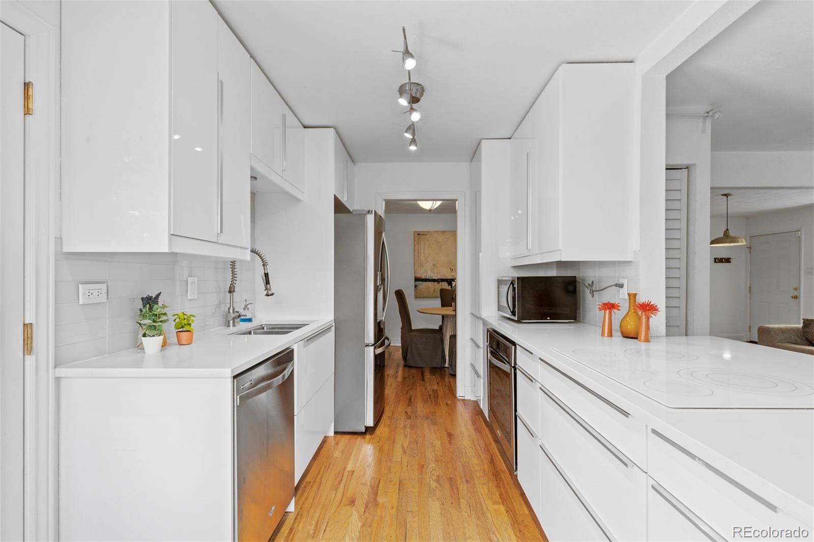 MLS Image #15 for 3209 e yale way,denver, Colorado