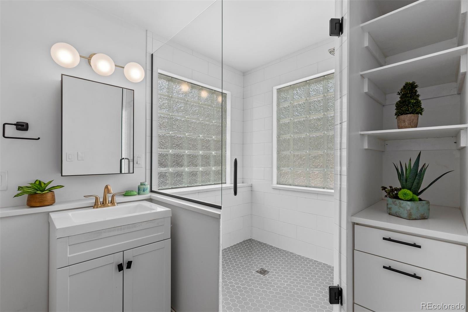 MLS Image #26 for 3209 e yale way,denver, Colorado