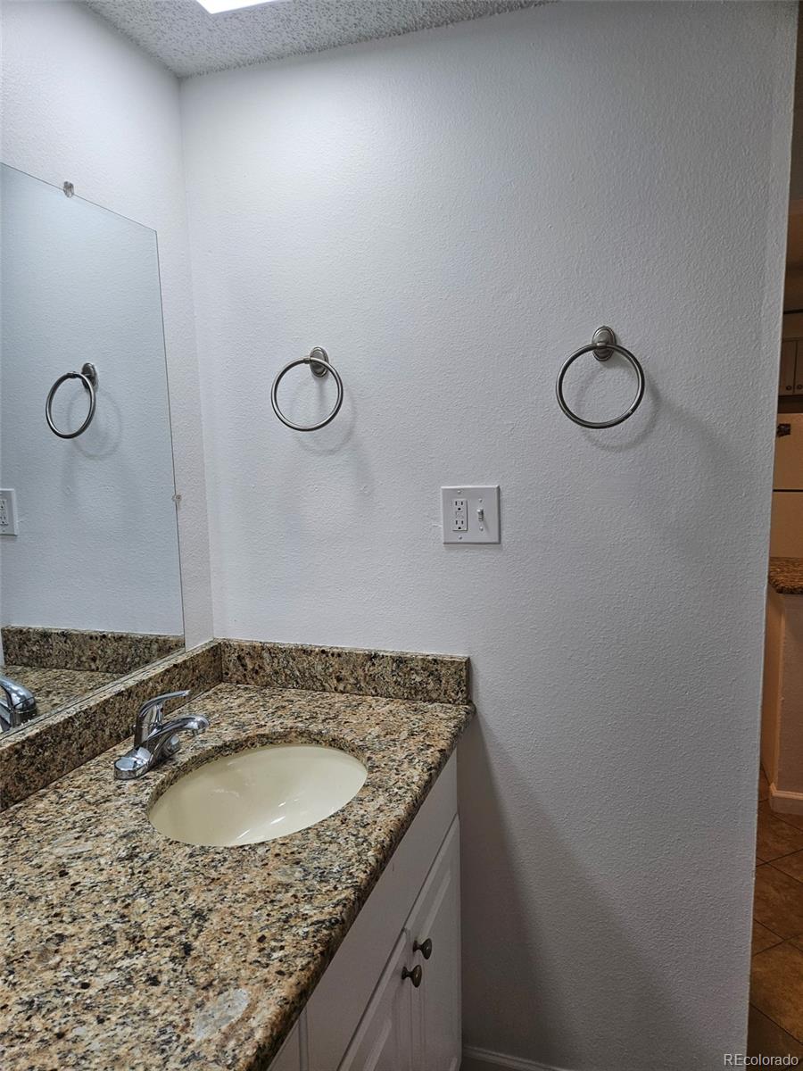 MLS Image #10 for 1304 s parker road,denver, Colorado