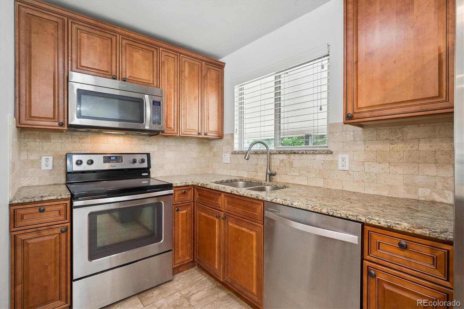 MLS Image #14 for 1420 s leyden street,denver, Colorado