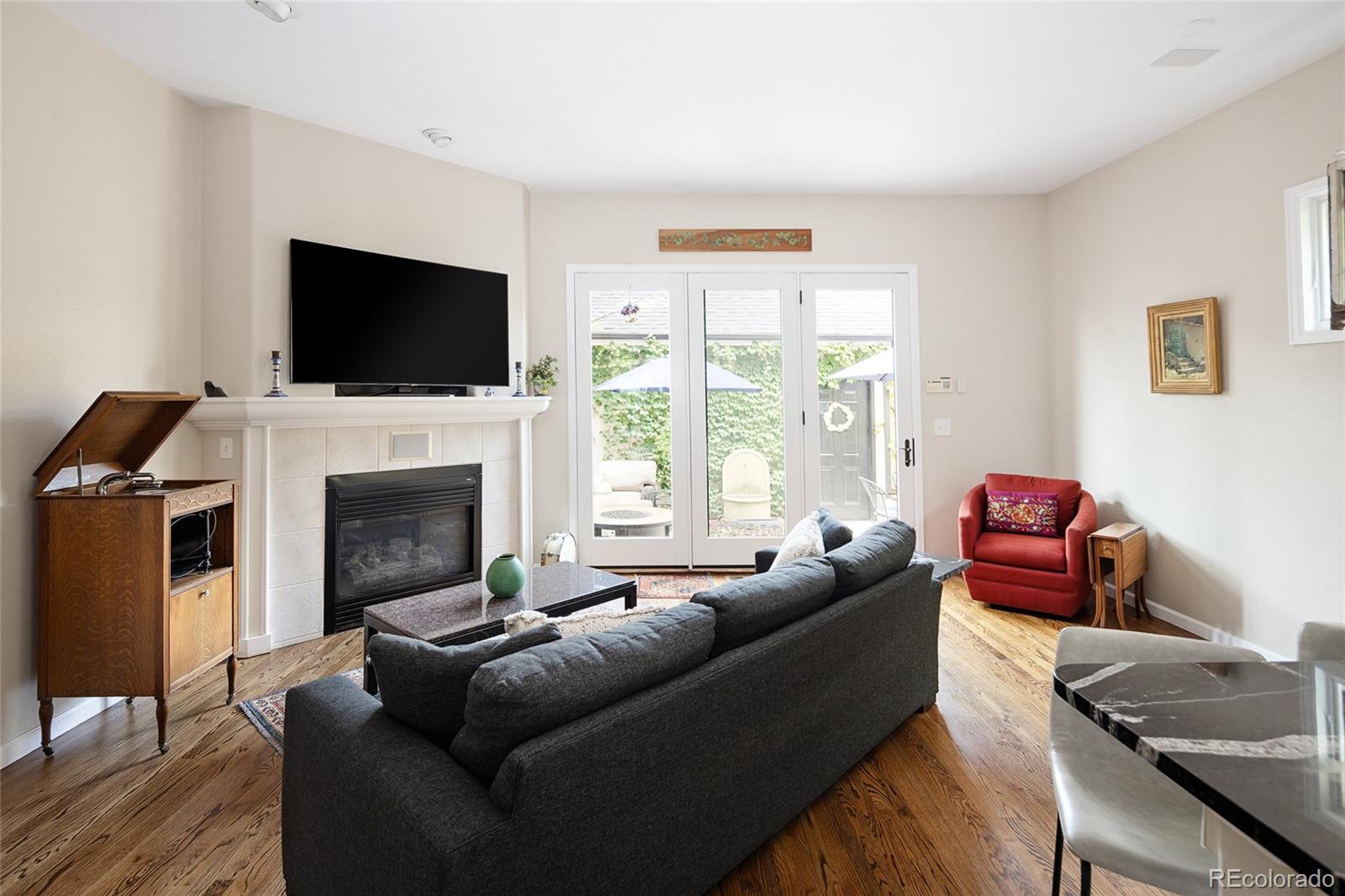 MLS Image #11 for 355  steele street,denver, Colorado
