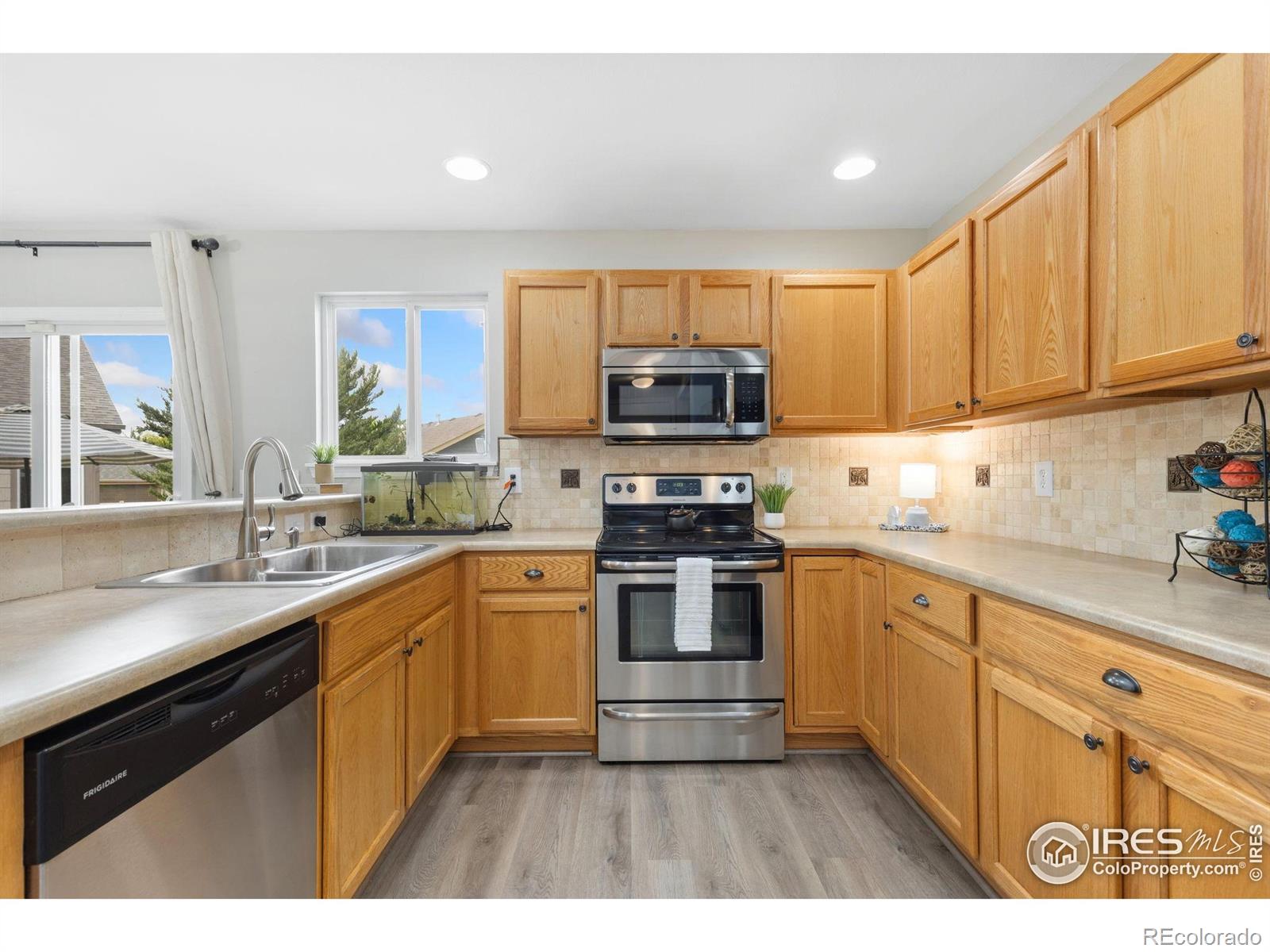 MLS Image #5 for 2122  redhead drive,johnstown, Colorado