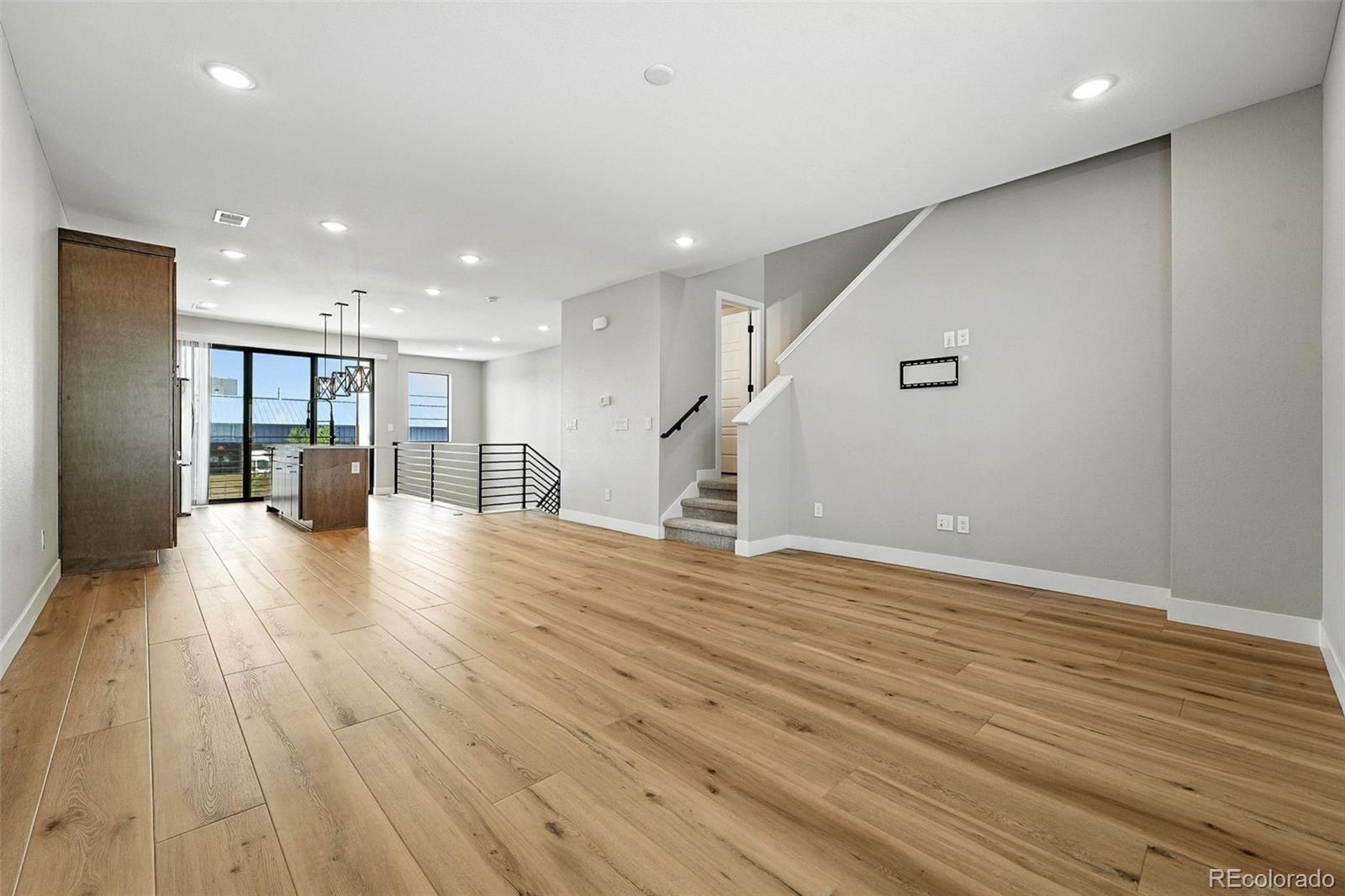 MLS Image #6 for 2074 s holly street,denver, Colorado