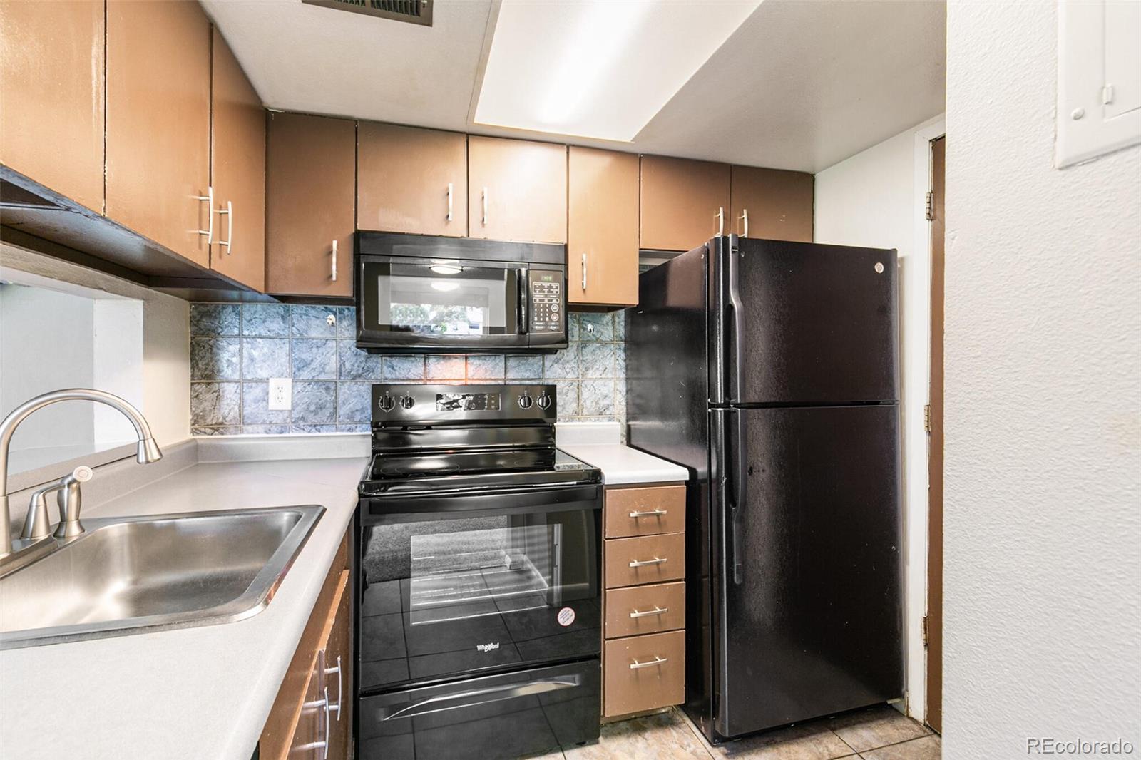 MLS Image #10 for 1250 s monaco parkway,denver, Colorado