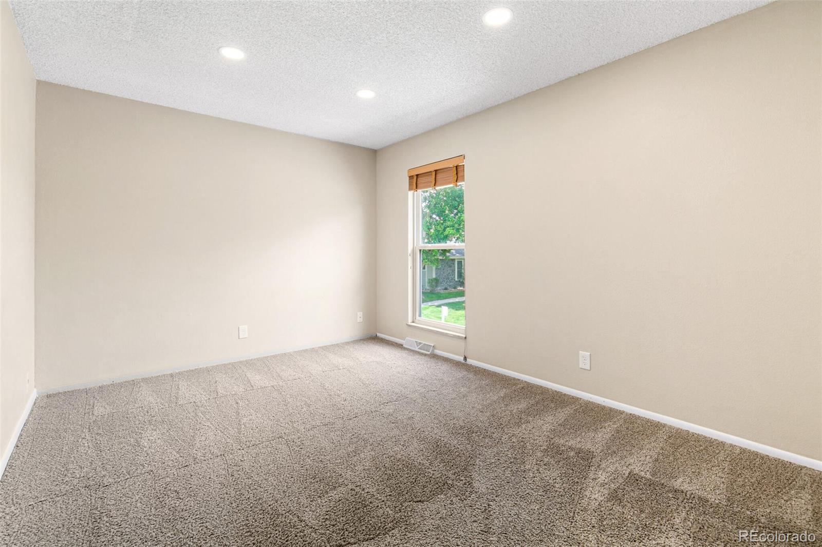 MLS Image #17 for 1250 s monaco parkway,denver, Colorado