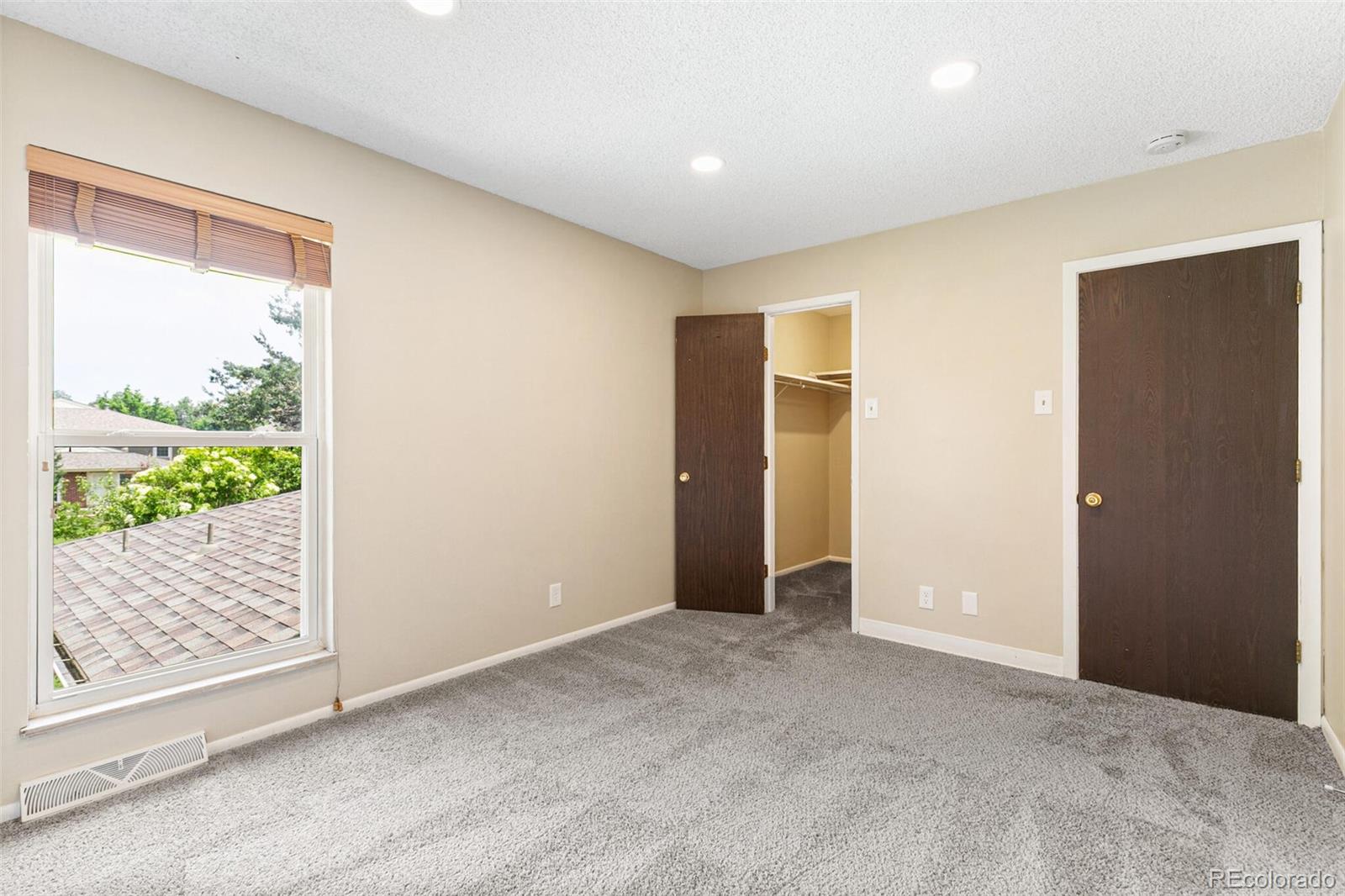 MLS Image #18 for 1250 s monaco parkway,denver, Colorado