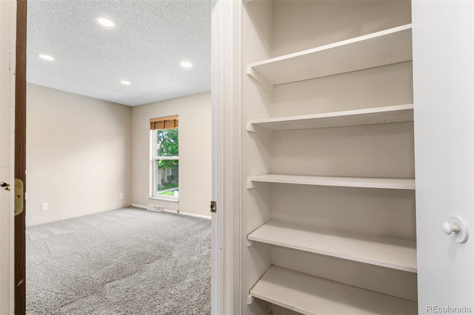 MLS Image #20 for 1250 s monaco parkway,denver, Colorado