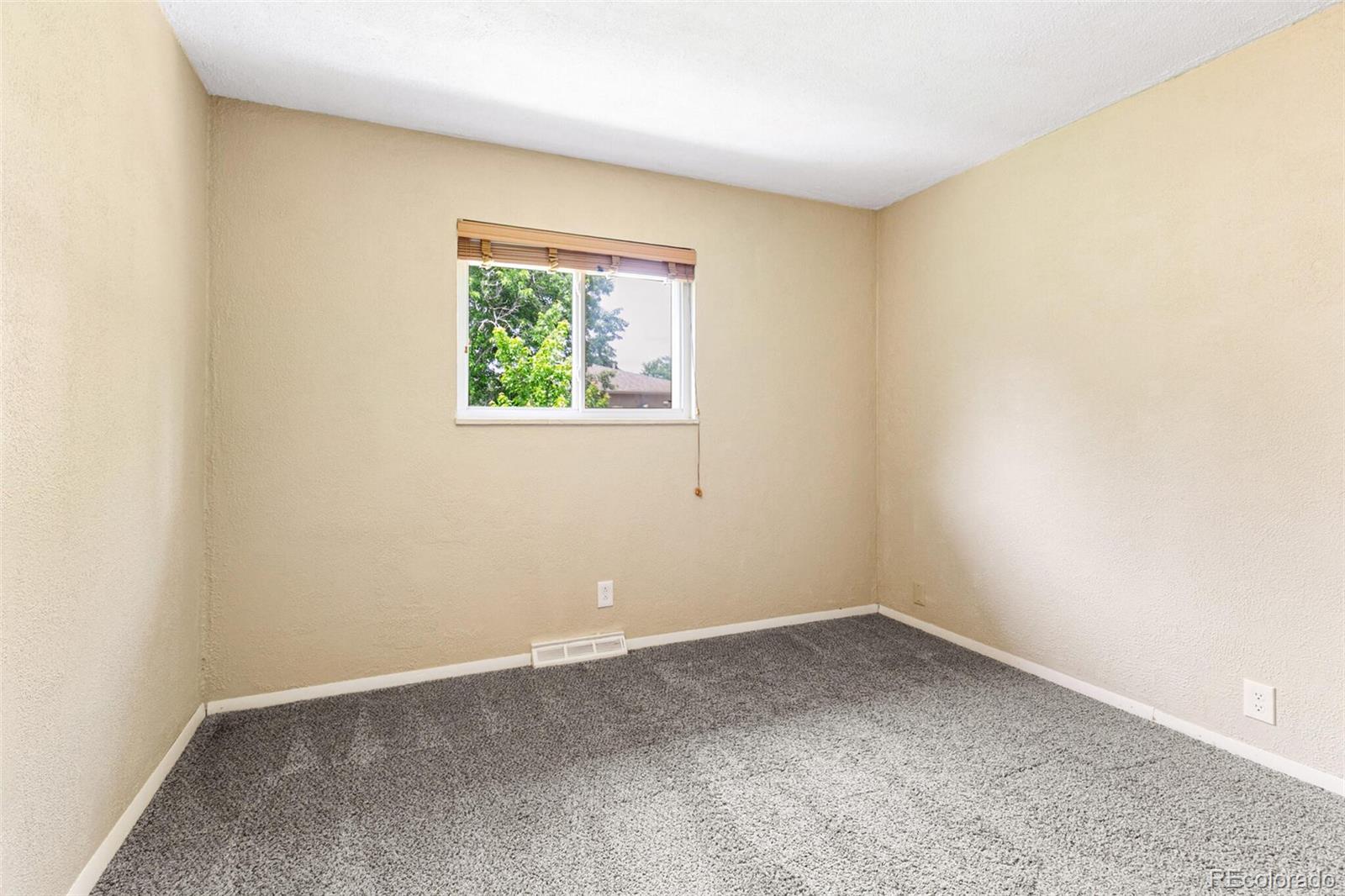 MLS Image #21 for 1250 s monaco parkway,denver, Colorado