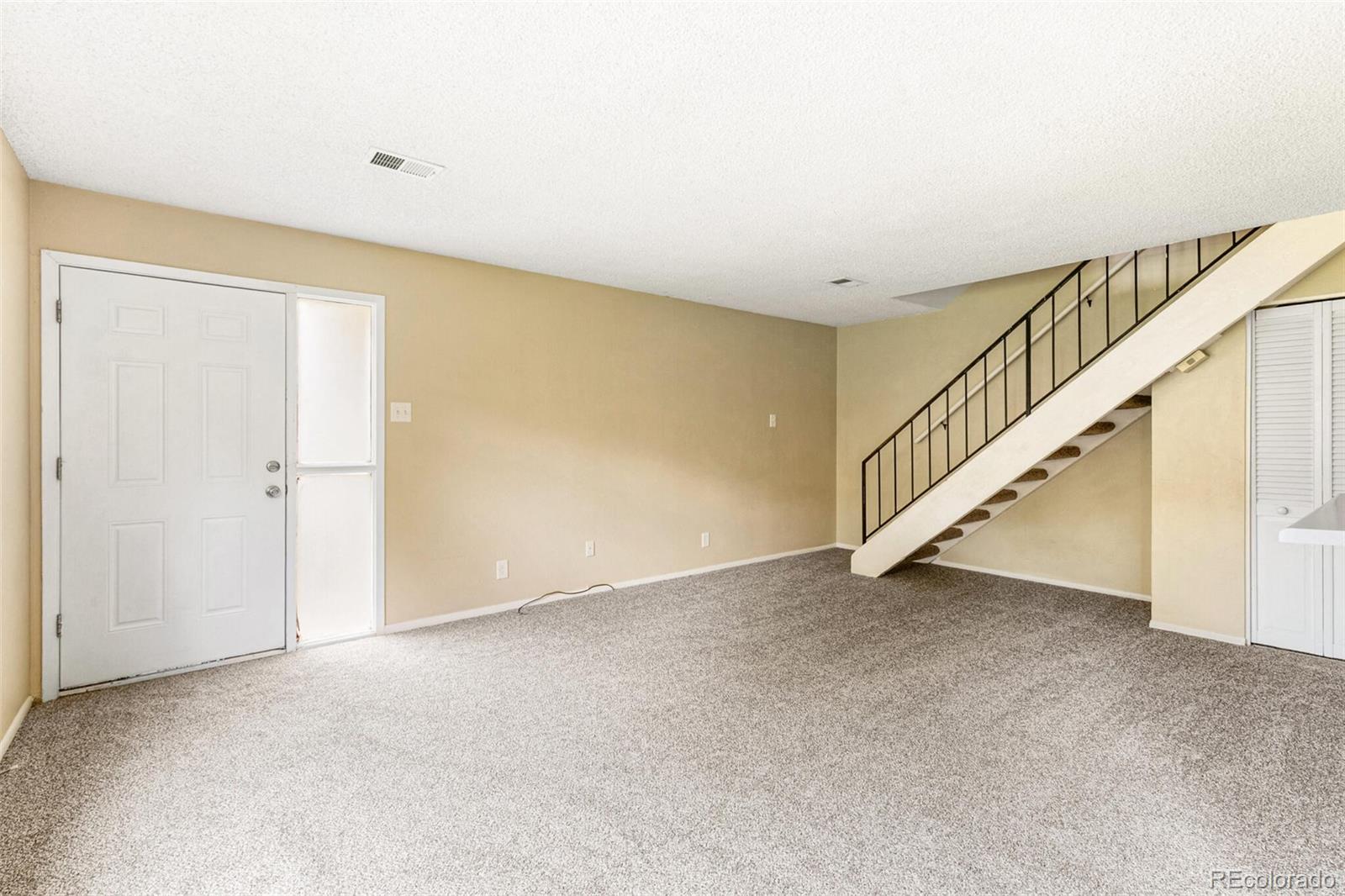 MLS Image #7 for 1250 s monaco parkway,denver, Colorado