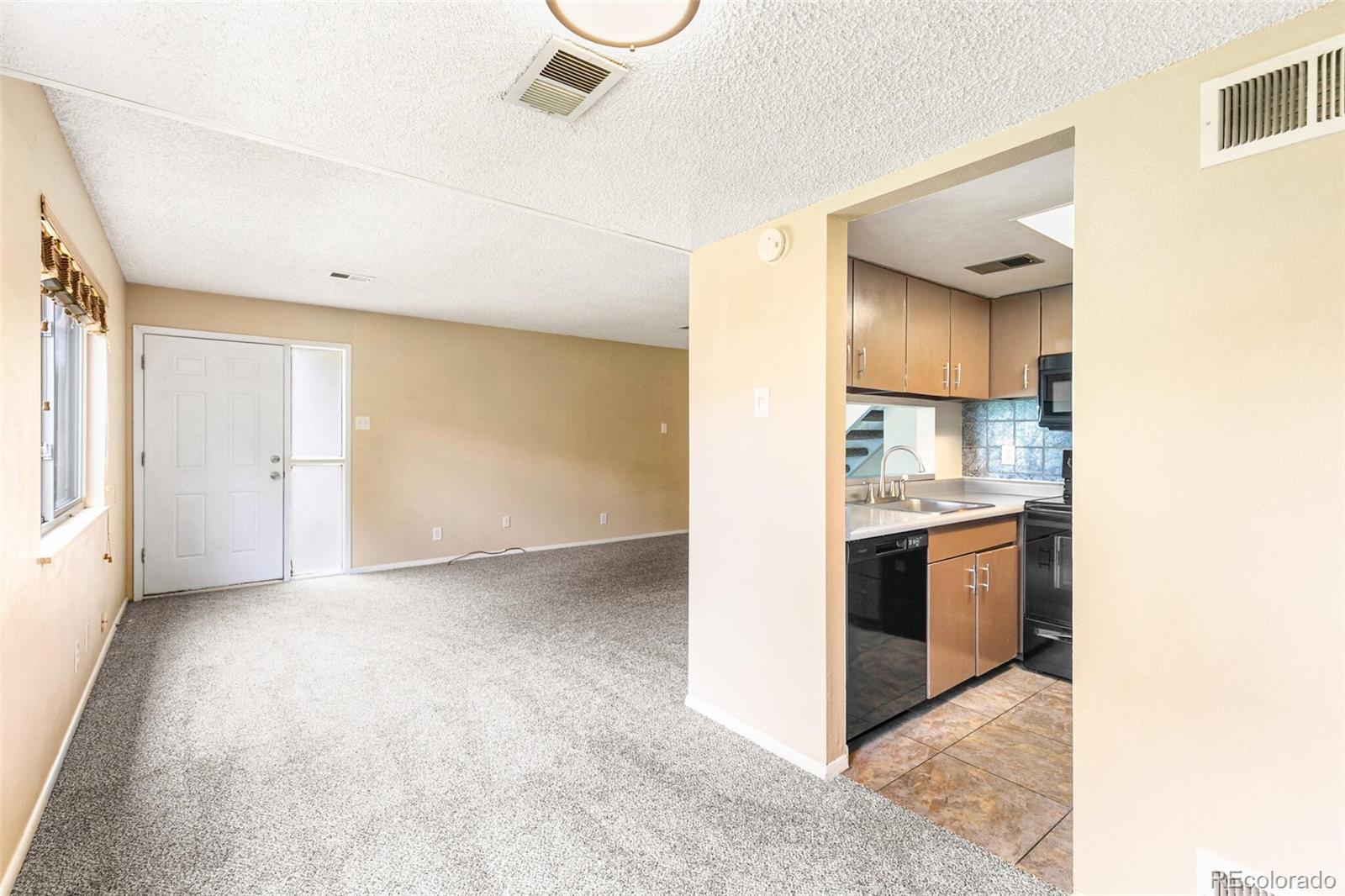 MLS Image #8 for 1250 s monaco parkway,denver, Colorado
