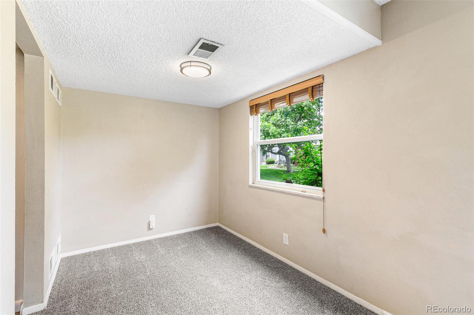 MLS Image #9 for 1250 s monaco parkway,denver, Colorado