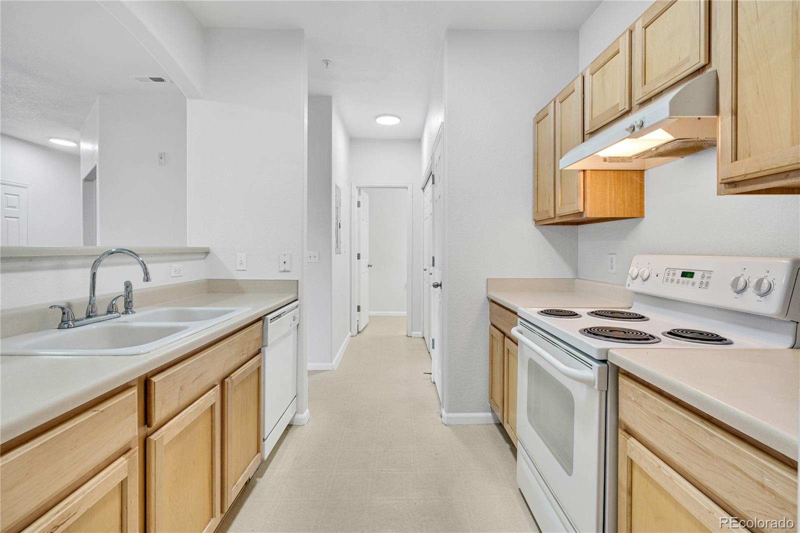 MLS Image #10 for 5255  memphis street,denver, Colorado