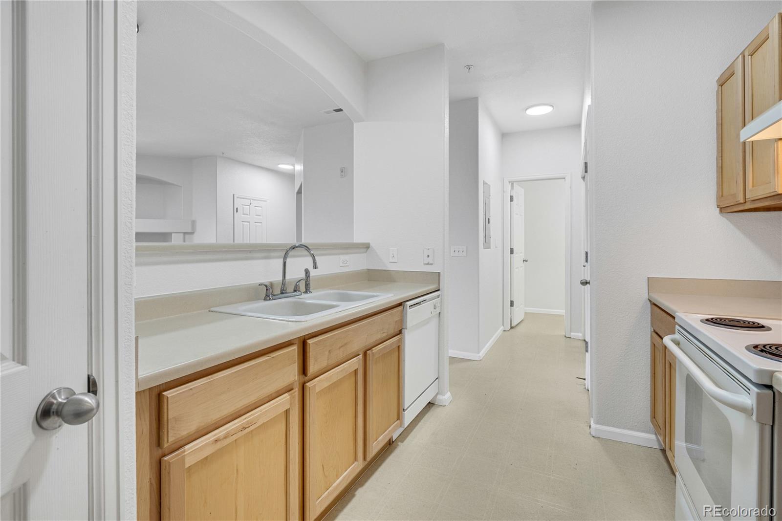 MLS Image #11 for 5255  memphis street,denver, Colorado