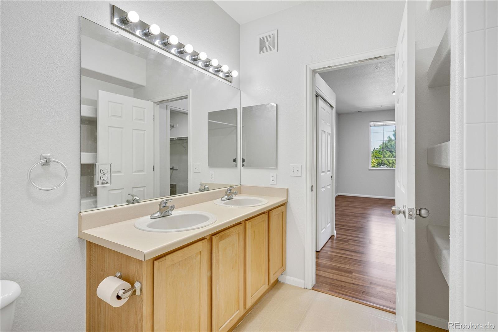 MLS Image #21 for 5255  memphis street,denver, Colorado