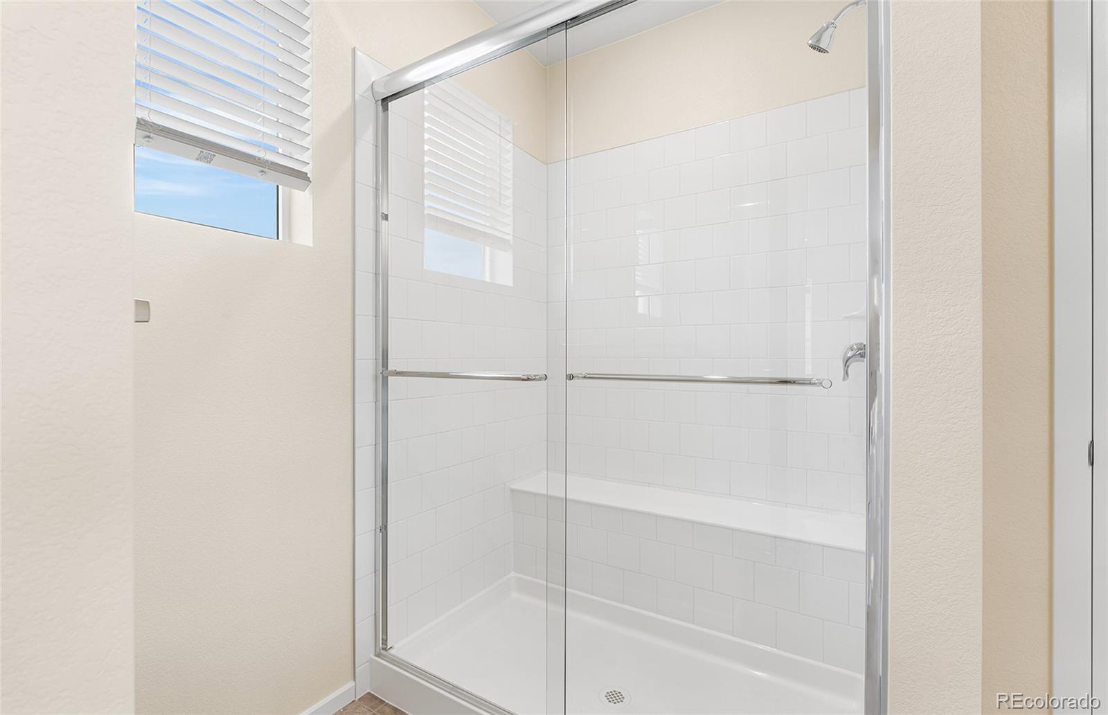 MLS Image #14 for 23981 e 40th avenue,aurora, Colorado