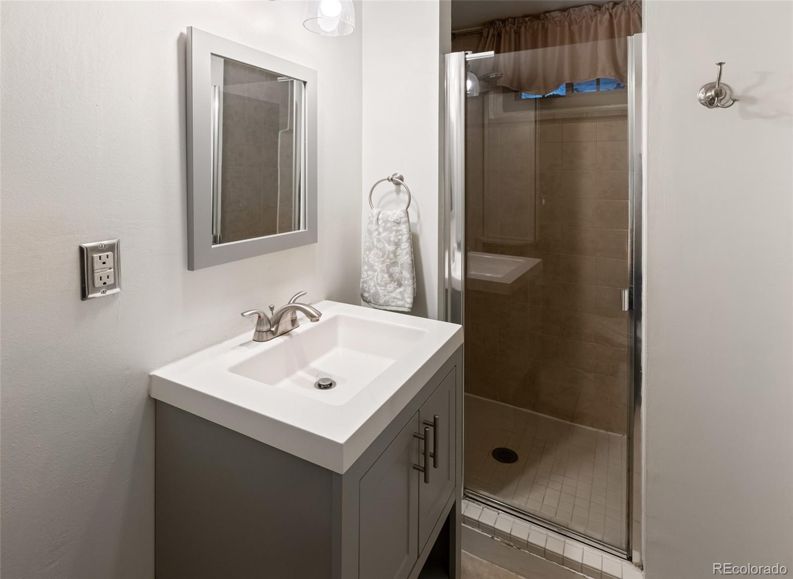 MLS Image #13 for 1120 n clarkson street,denver, Colorado