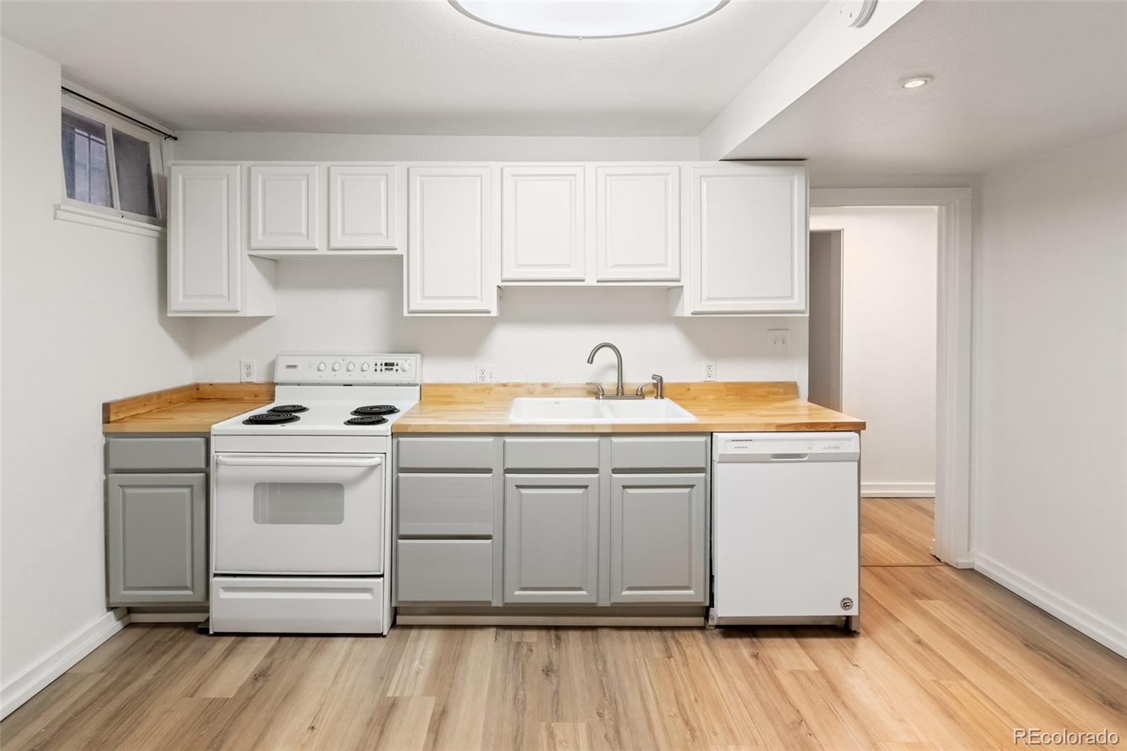 MLS Image #6 for 1120 n clarkson street,denver, Colorado