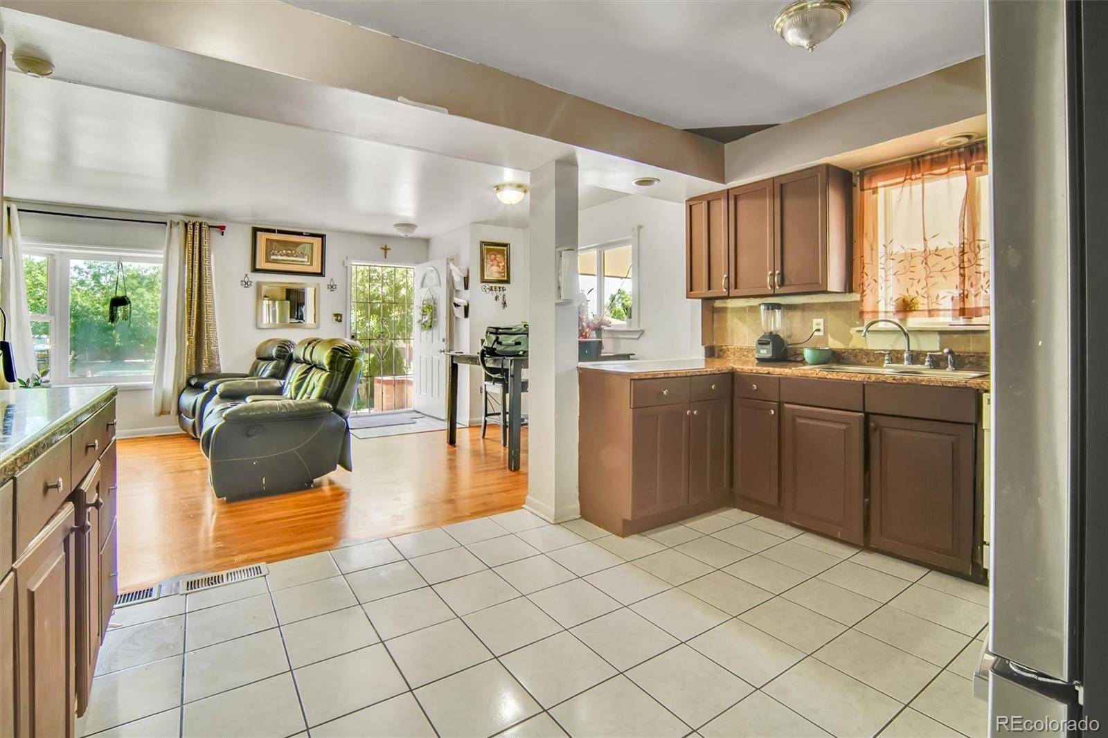 MLS Image #4 for 7101  alan drive,denver, Colorado