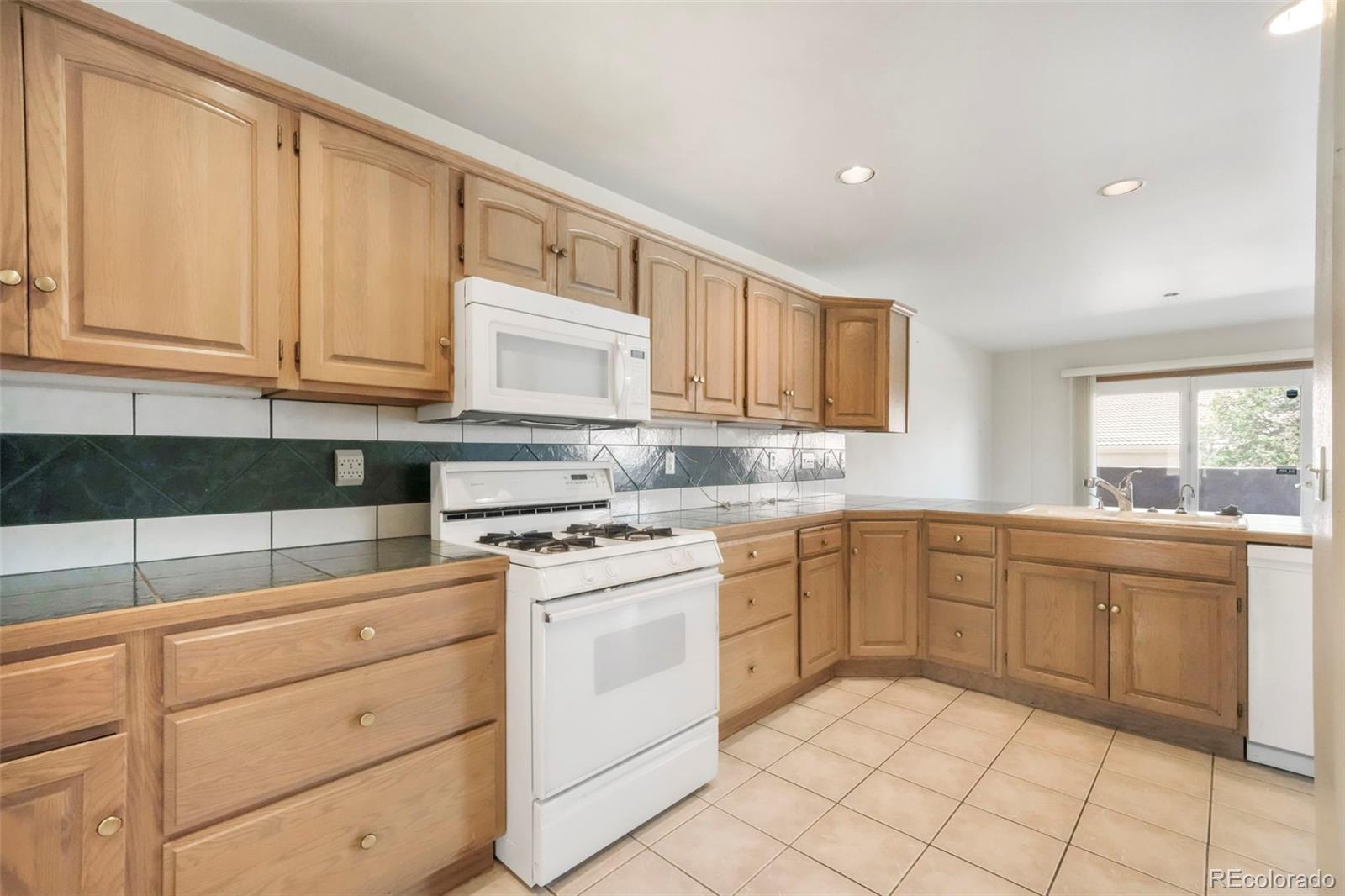MLS Image #3 for 174  luxury lane,colorado springs, Colorado