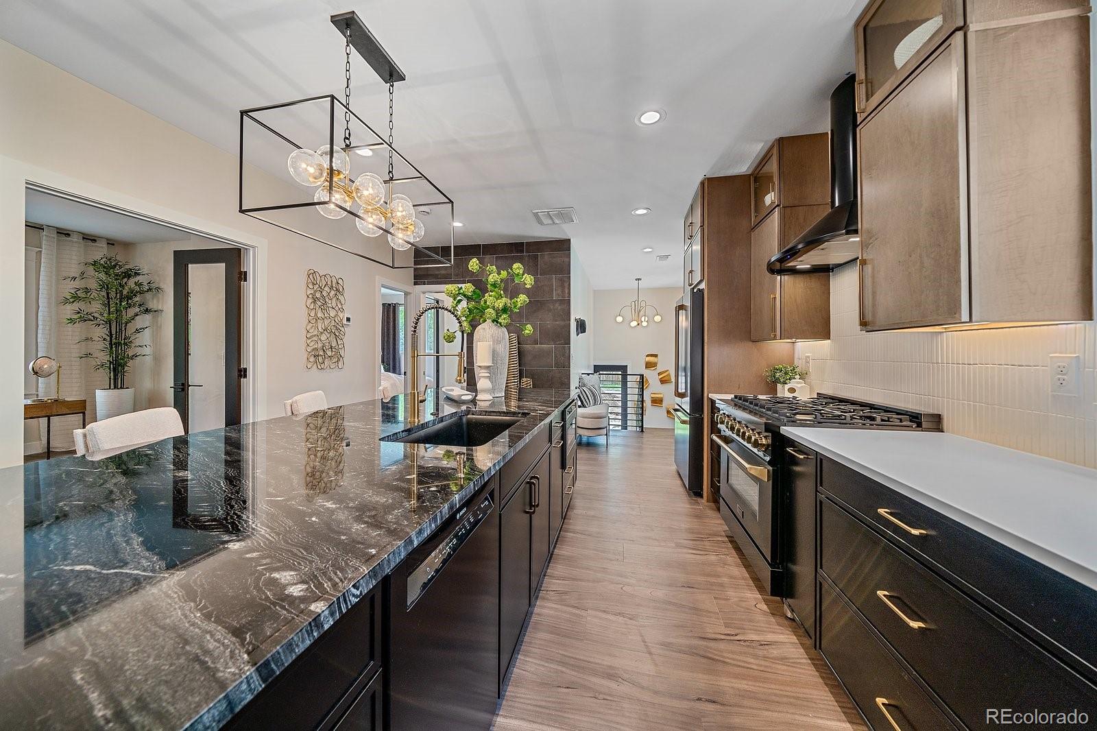 MLS Image #7 for 805  elm street,denver, Colorado
