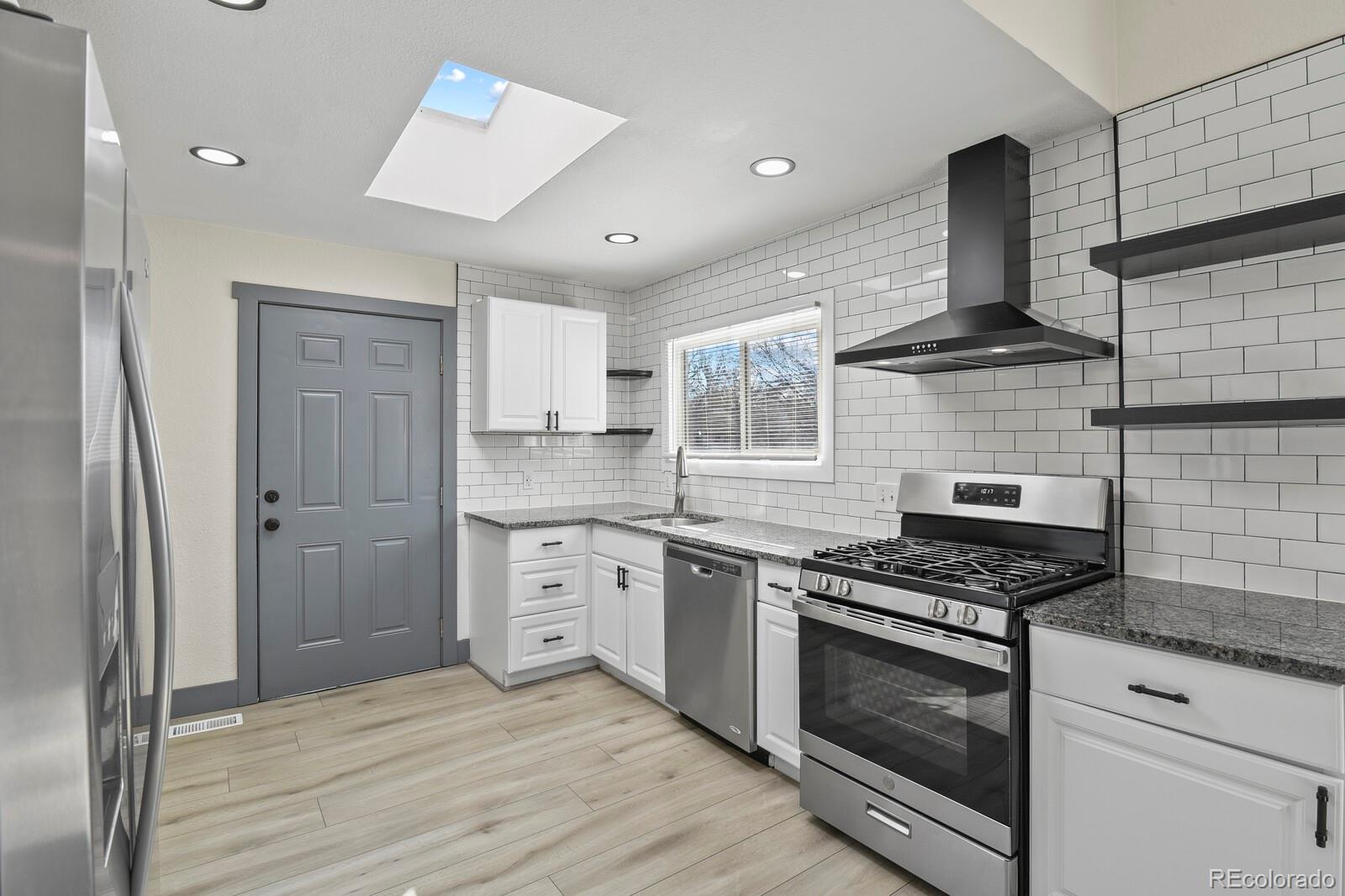 MLS Image #11 for 104  stuart street,denver, Colorado