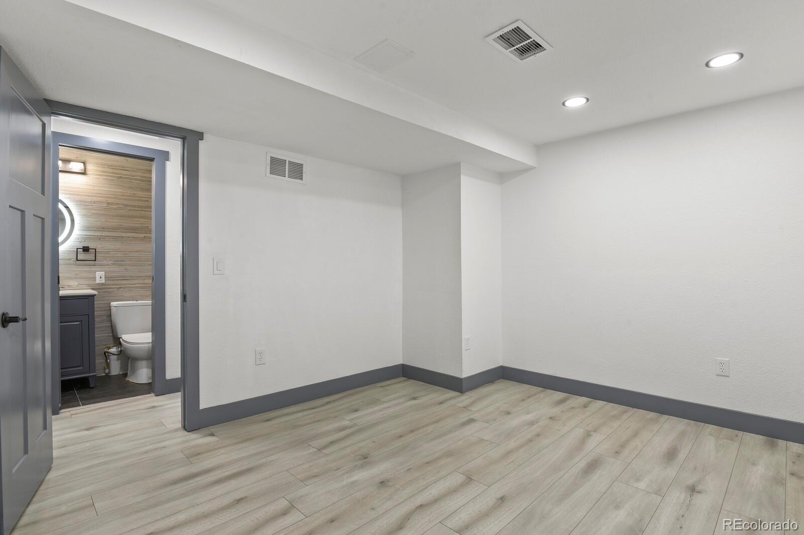 MLS Image #16 for 104  stuart street,denver, Colorado