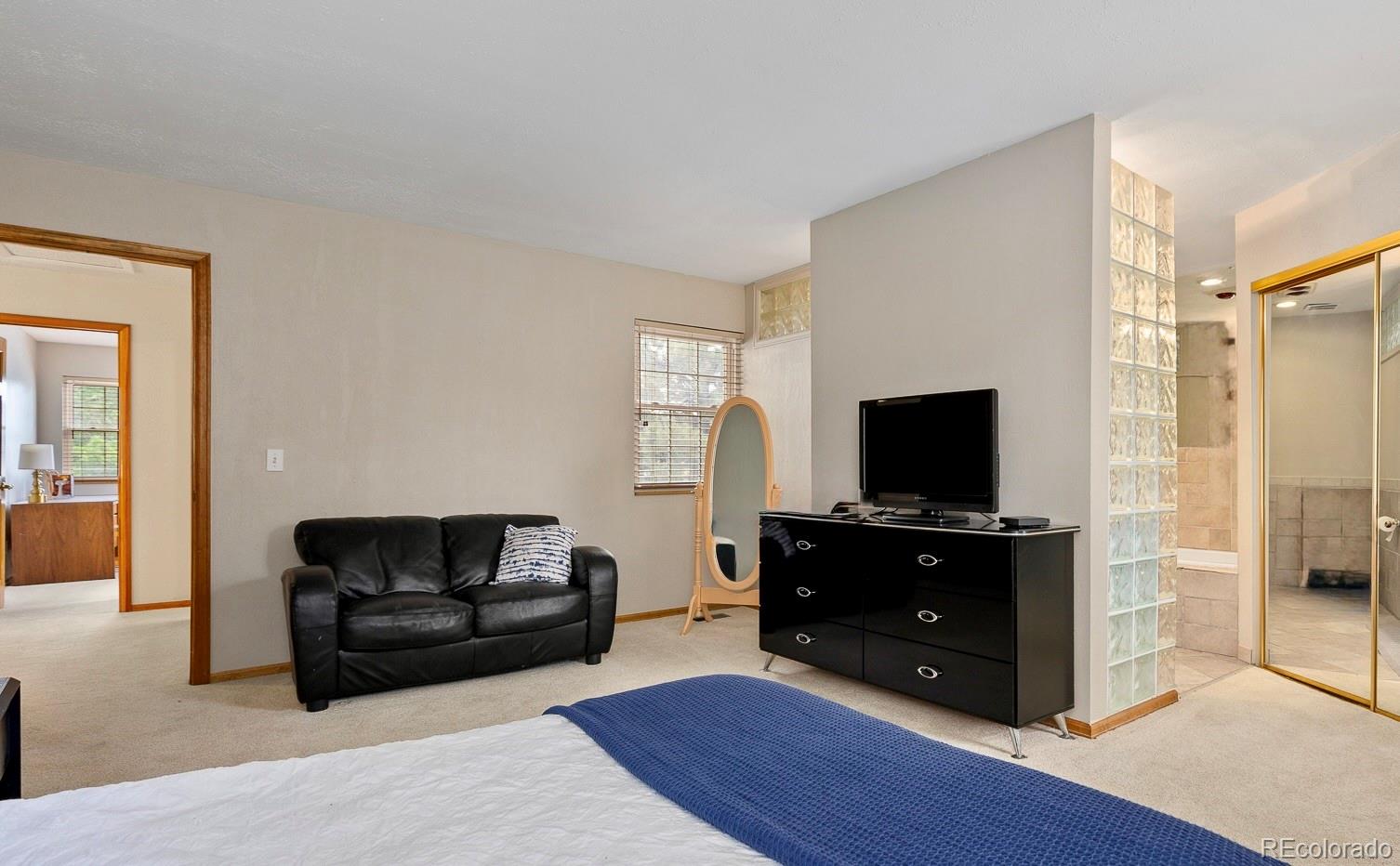 MLS Image #14 for 2650 s vaughn way,aurora, Colorado