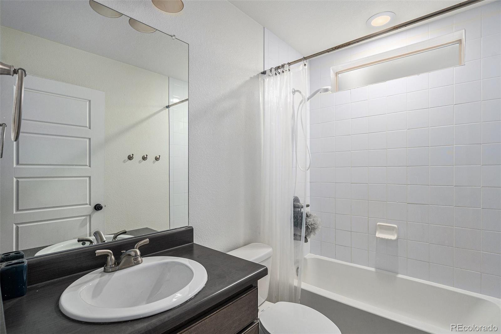 MLS Image #10 for 20031  elgin drive,denver, Colorado