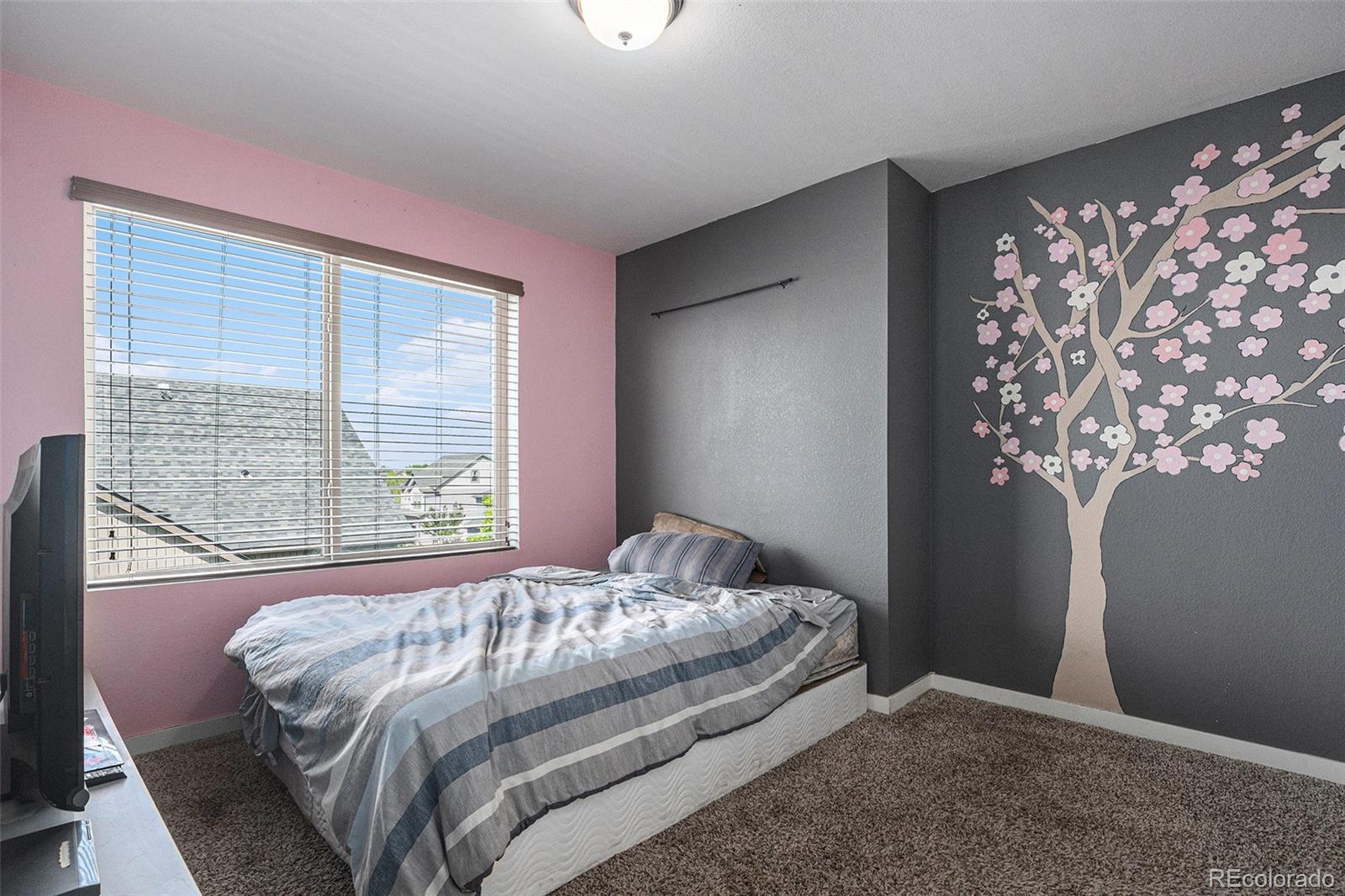 MLS Image #11 for 20031  elgin drive,denver, Colorado