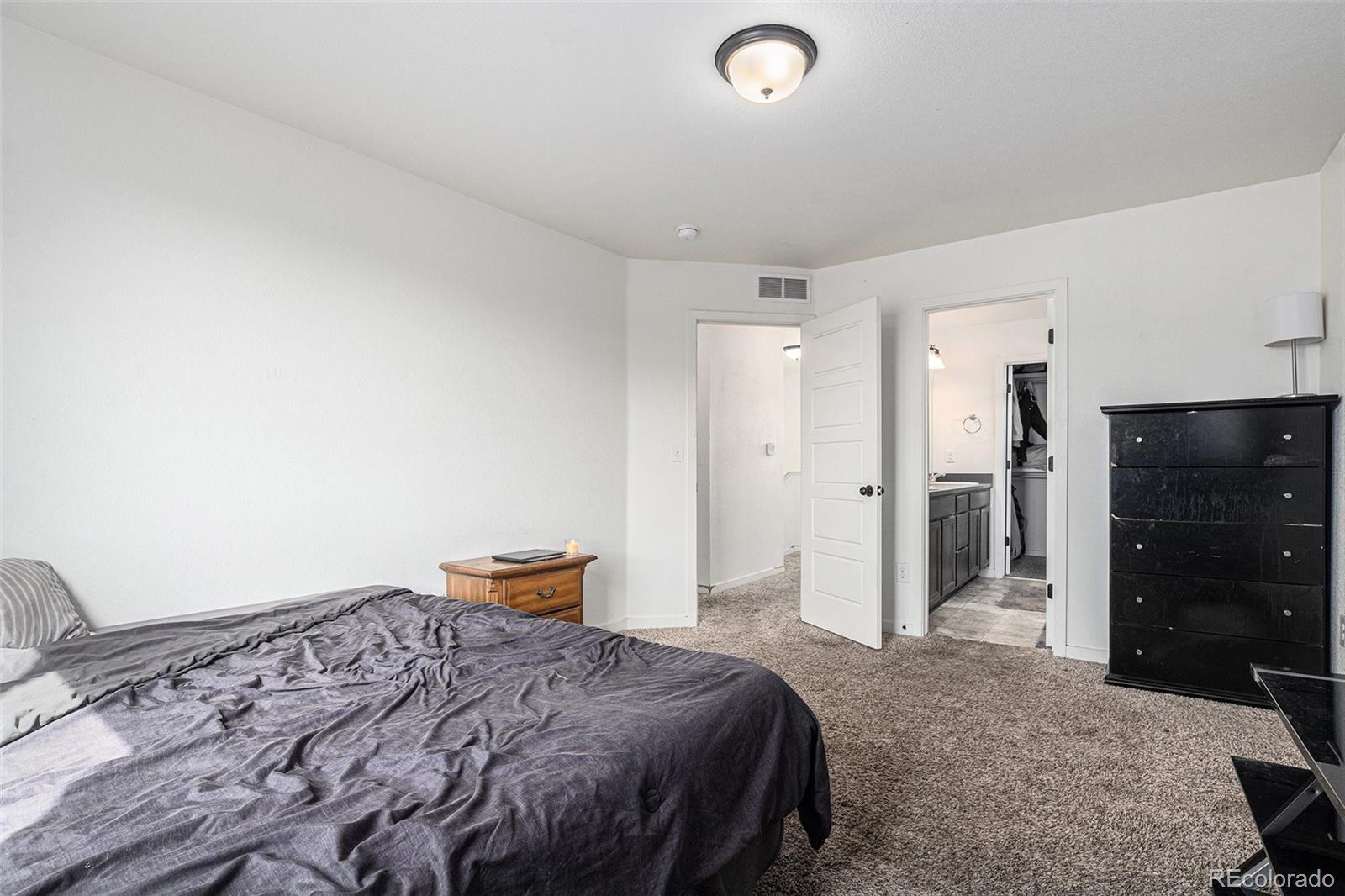 MLS Image #12 for 20031  elgin drive,denver, Colorado