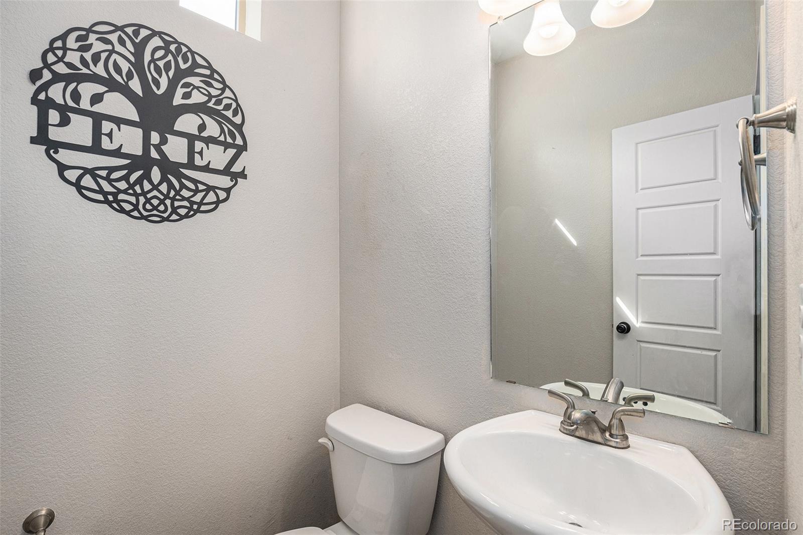 MLS Image #16 for 20031  elgin drive,denver, Colorado