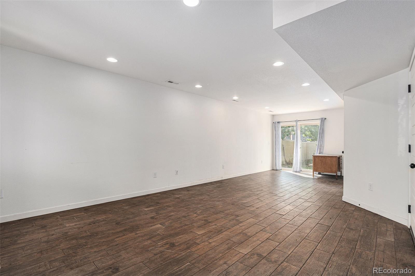 MLS Image #18 for 20031  elgin drive,denver, Colorado