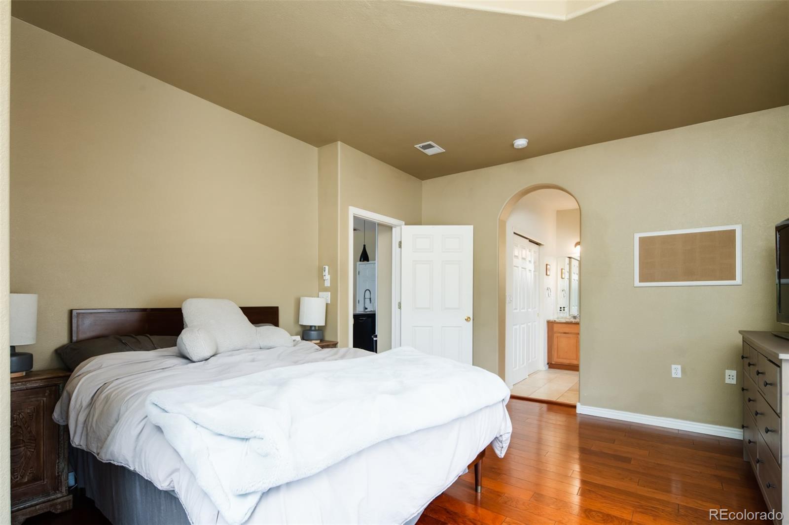 MLS Image #16 for 7777 e 23rd avenue,denver, Colorado