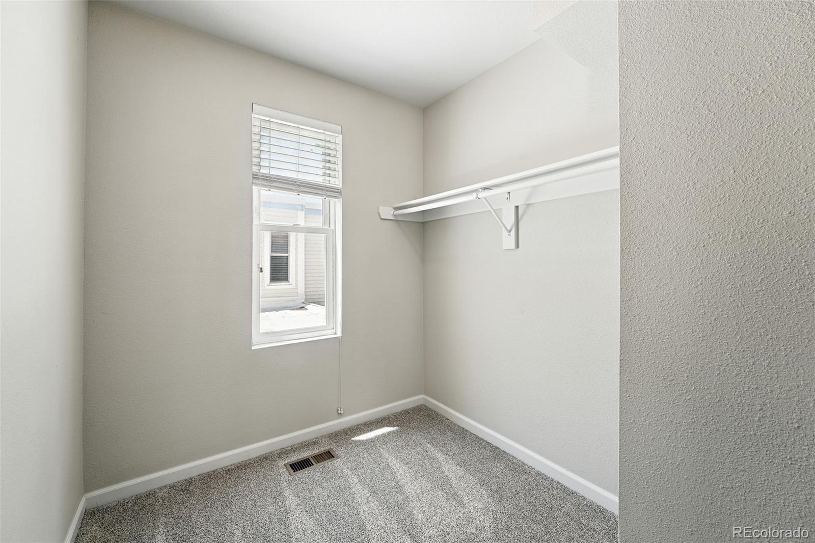MLS Image #11 for 1050 s monaco parkway,denver, Colorado