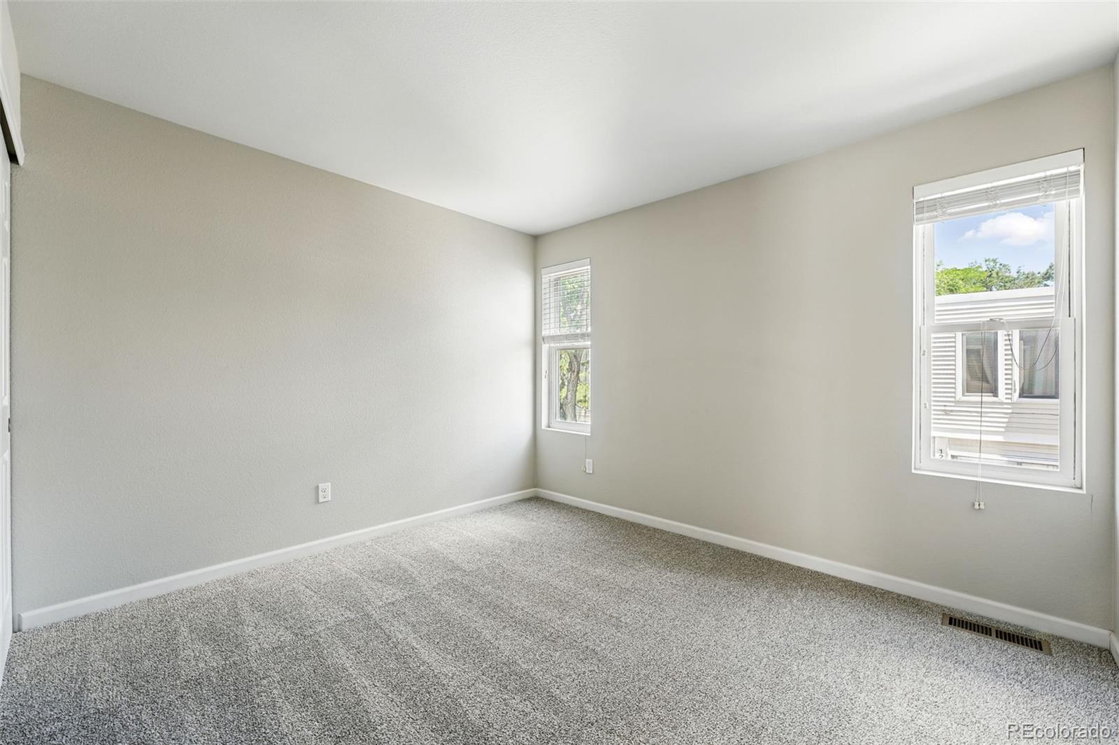 MLS Image #16 for 1050 s monaco parkway,denver, Colorado
