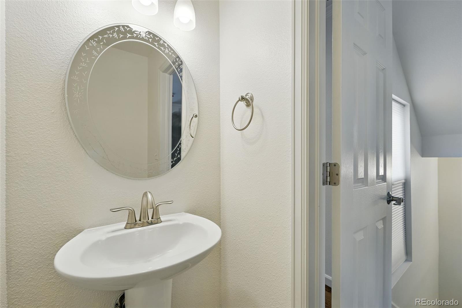 MLS Image #19 for 1050 s monaco parkway,denver, Colorado