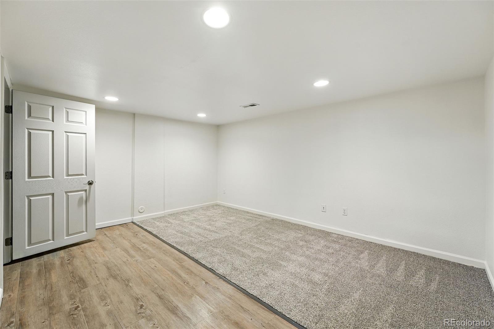 MLS Image #24 for 1050 s monaco parkway,denver, Colorado