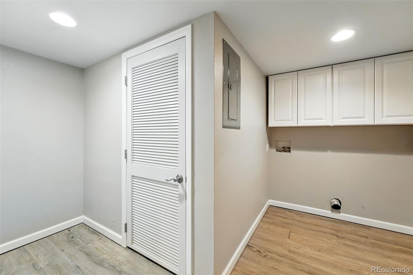 MLS Image #25 for 1050 s monaco parkway,denver, Colorado