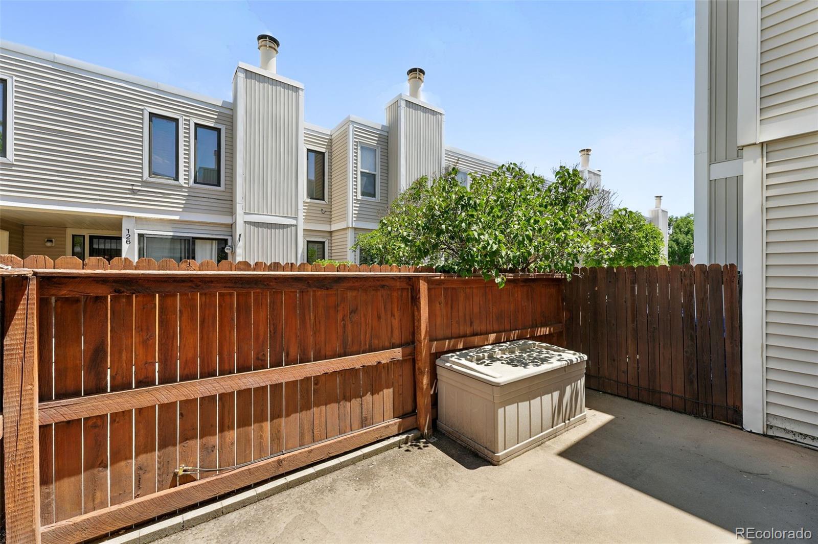 MLS Image #26 for 1050 s monaco parkway,denver, Colorado