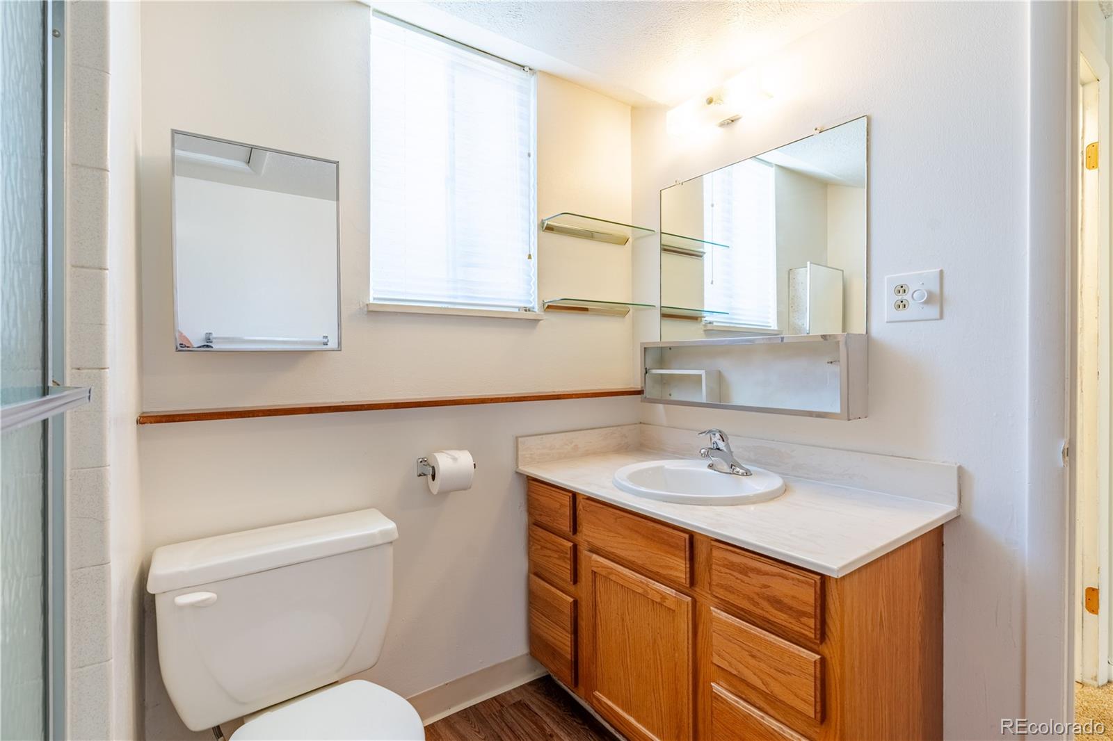 MLS Image #11 for 2700 s holly street,denver, Colorado