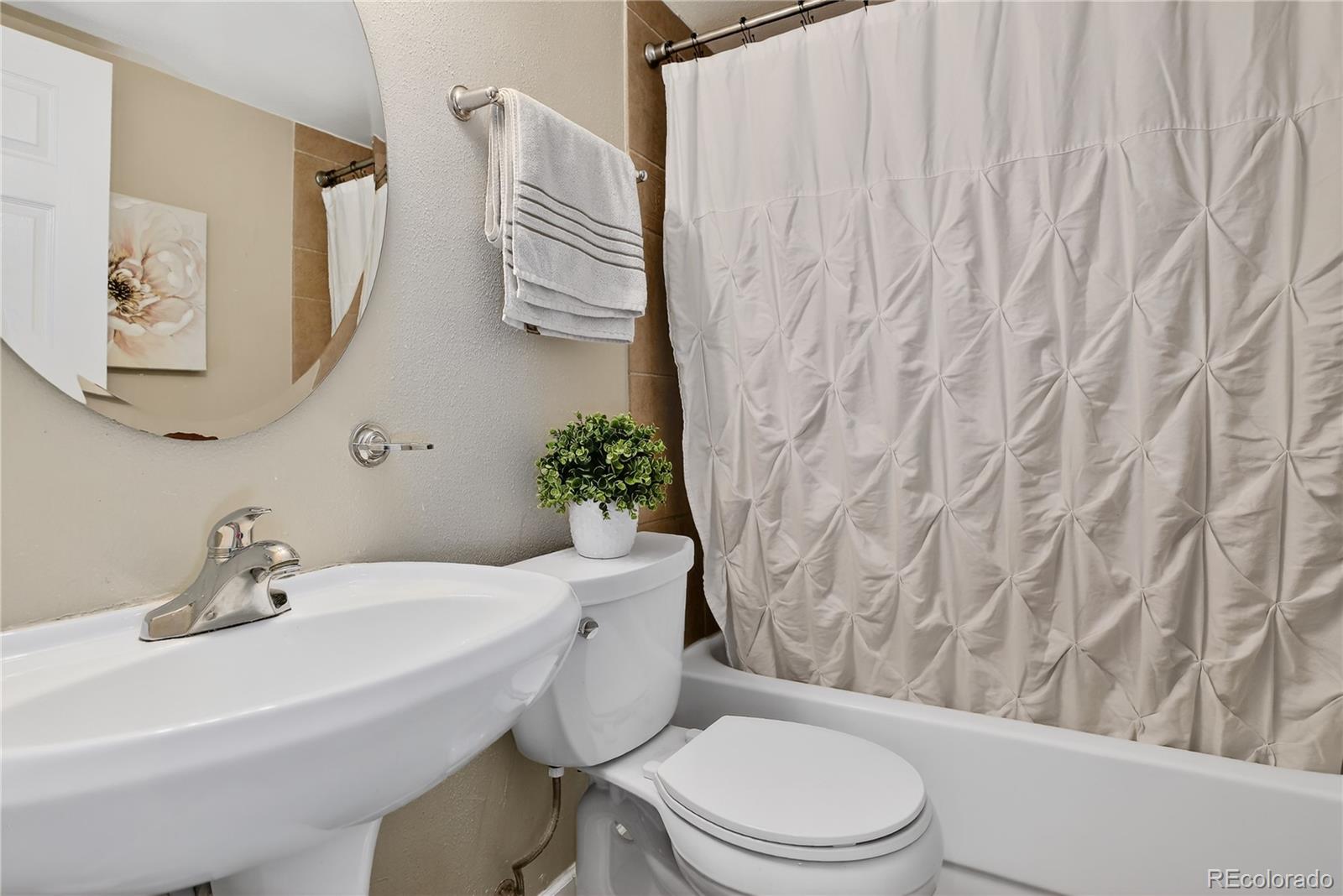 MLS Image #14 for 909 n logan street,denver, Colorado